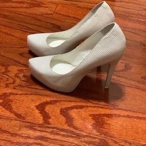 BCBGeneration Parade Snakeskin White Pumps 7 M